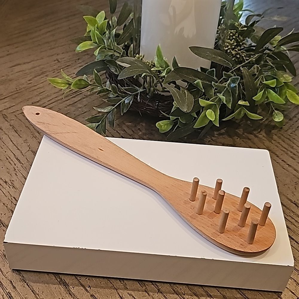Wooden back scratcher